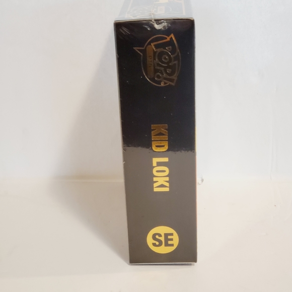 Funko Pop! Pin: Kid Loki Blacklight Large Enamel Pin SE - Picture 4 of 7